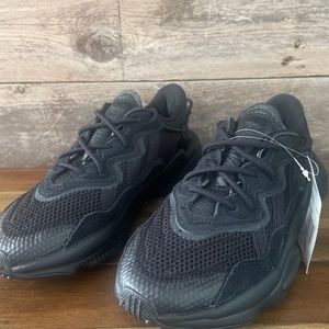 adidas Ozweego Black Carbon size 4 2019